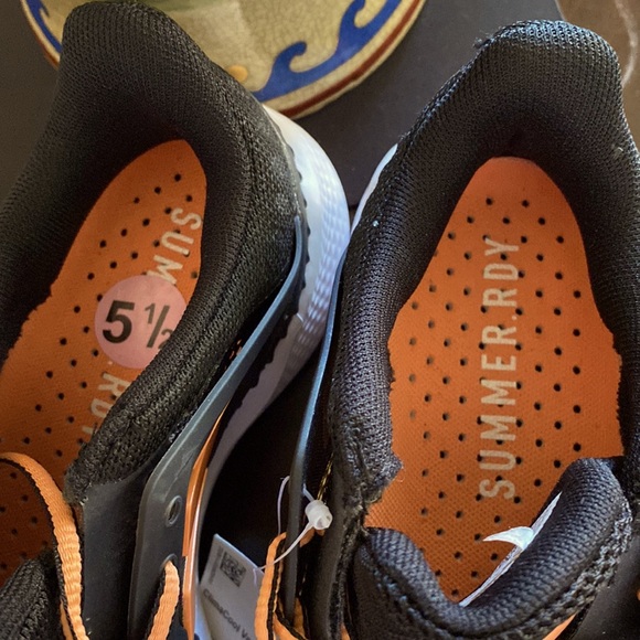 Adidas  Running Shoe - Picture 6 of 9